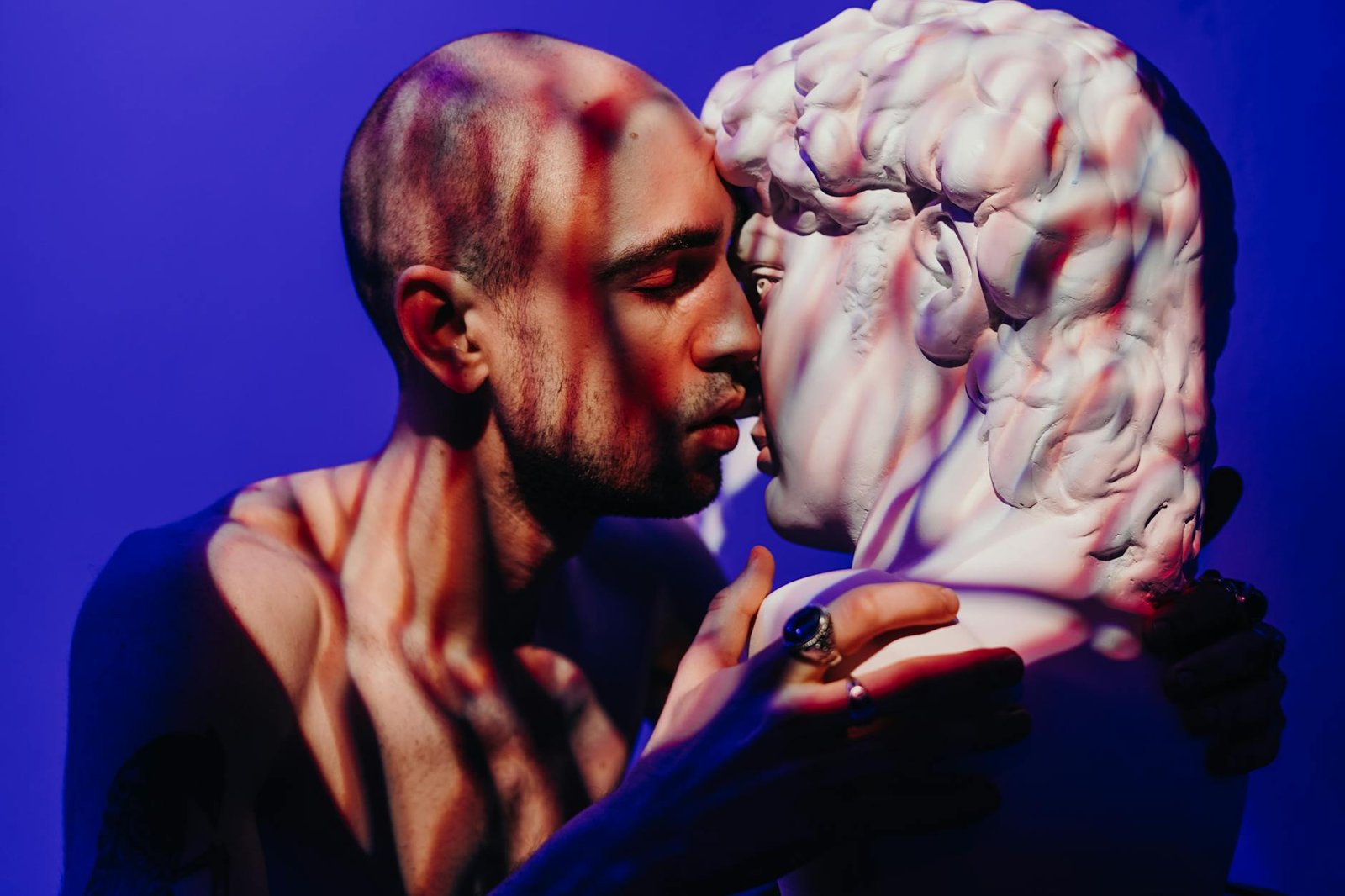 https://www.pexels.com/photo/man-kissing-a-gypsum-head-3693078/